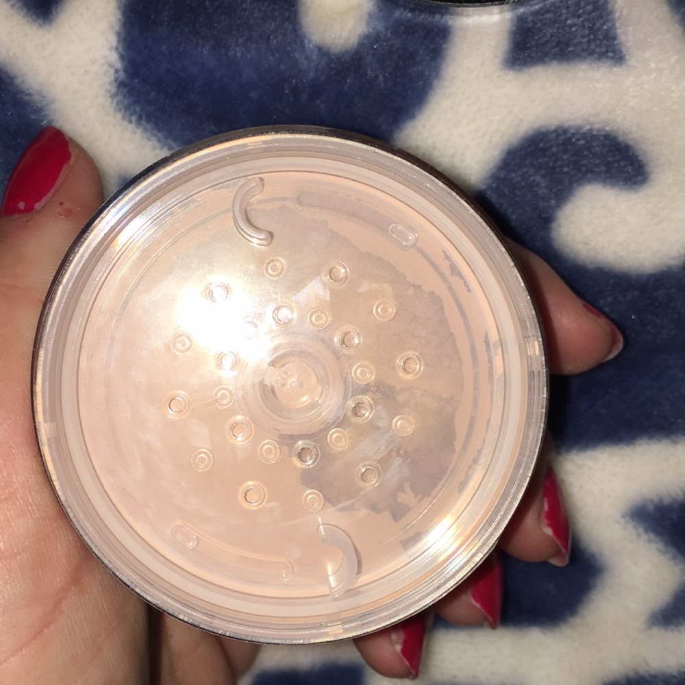 Mary Kay mineral foundation - Picture 2 of 4